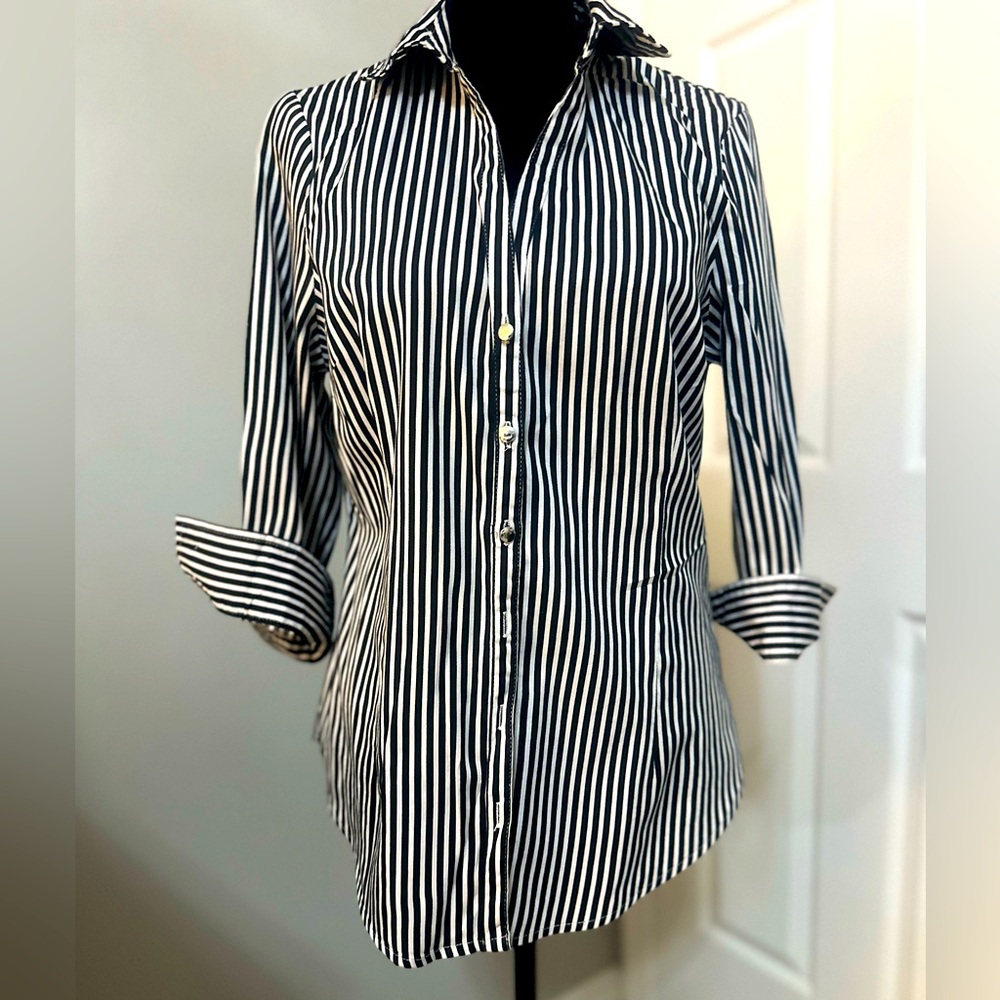 NY&CO BLACK & WHITE STRIPPED 3/4 SLEEVE SHIRT